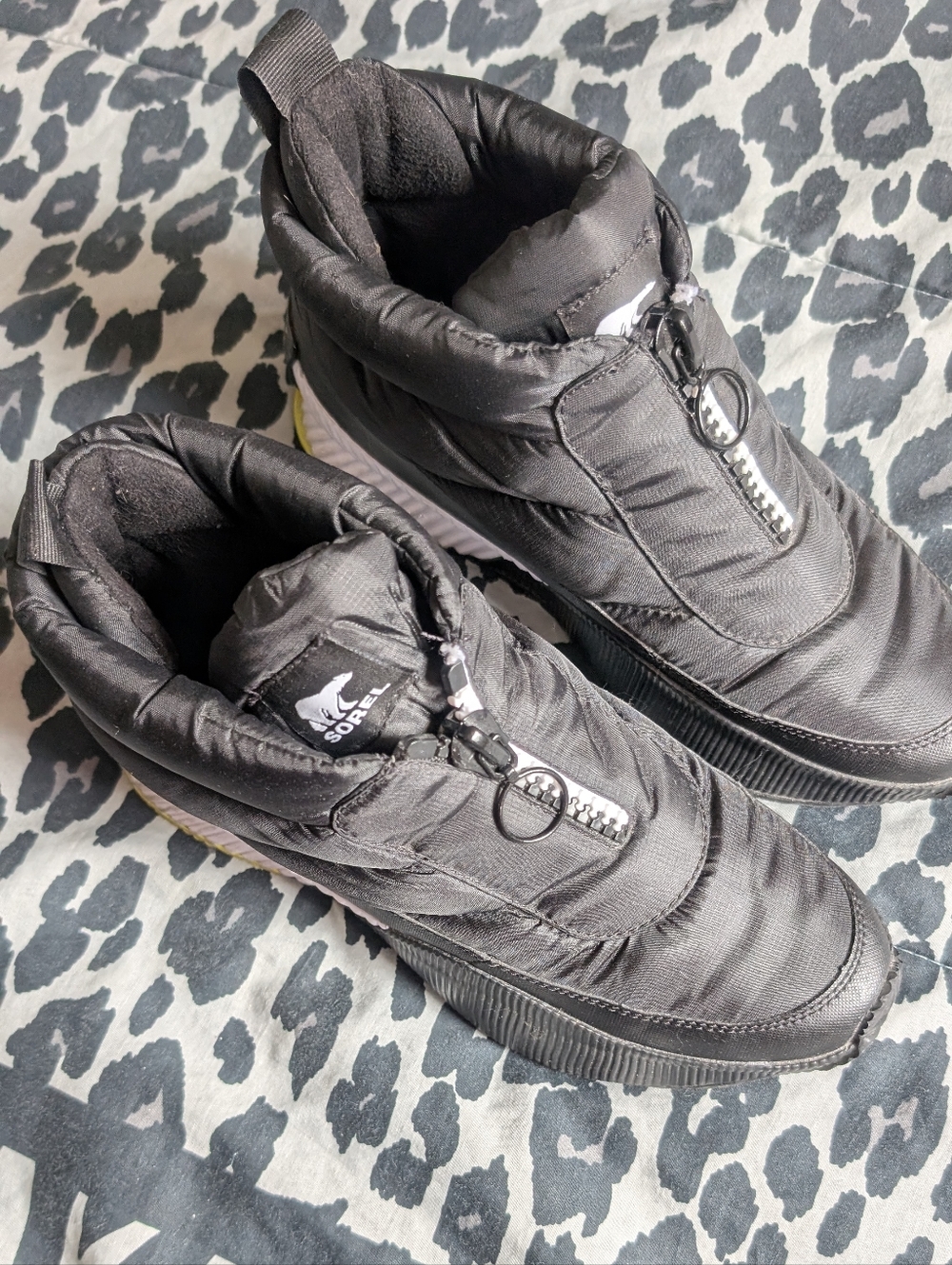 Sorel Black and White Puffy Insulated Boot Size 10 - Picture 11 of 16